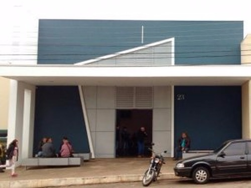 O corpo da menina foi velado em uma capela na Rua 13 de Maio e seria sepultada por volta das 10h30 (Foto: André Bittar)