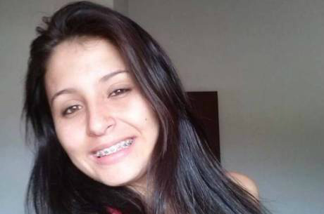 A população da cidade ficou revoltada com o crime e cercou a delegaciaJornal S´Passo / Divulgação
