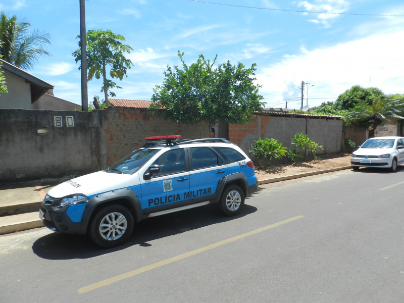 Na casa de um dos acusados, mais uma arma e drogas foram encontradas. Foto: Rádio Caçula