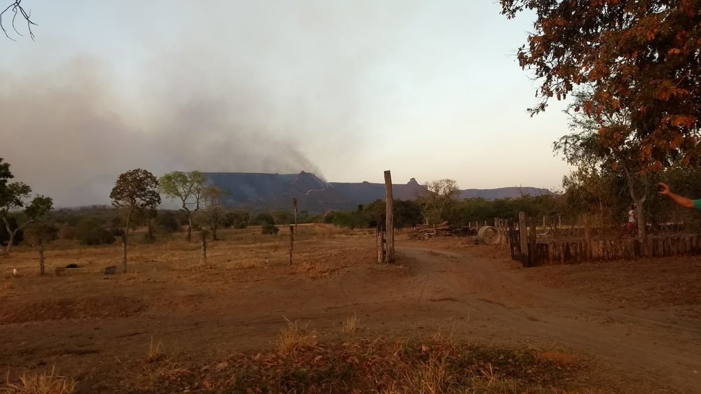 Fumaça das queimadas que atingem o Parque Estadual do Taquari — Foto: Corpo de Bombeiros/Divulgação