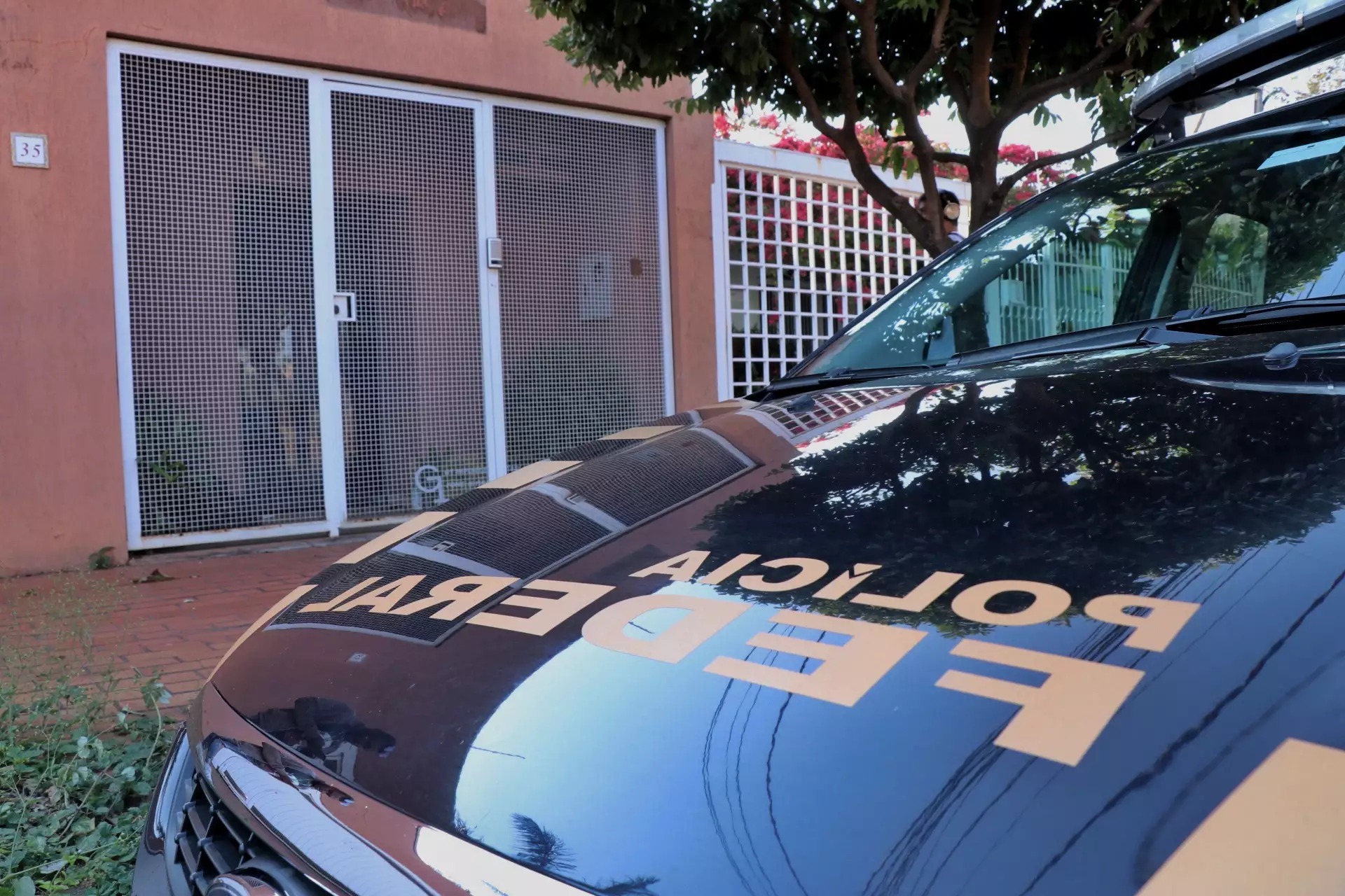 Operação Tifeu mobilizou policiais federais em cinco estados (Foto: Henrique Kawaminami)