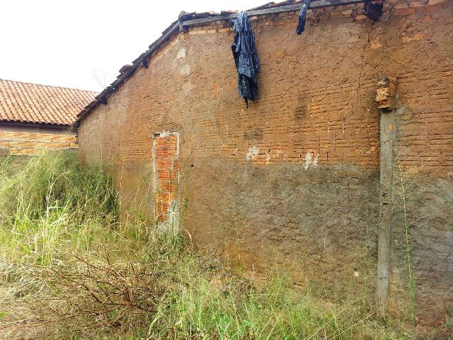 O imóvel está abandonado o que facilitou a invasão dos usuários de drogas 