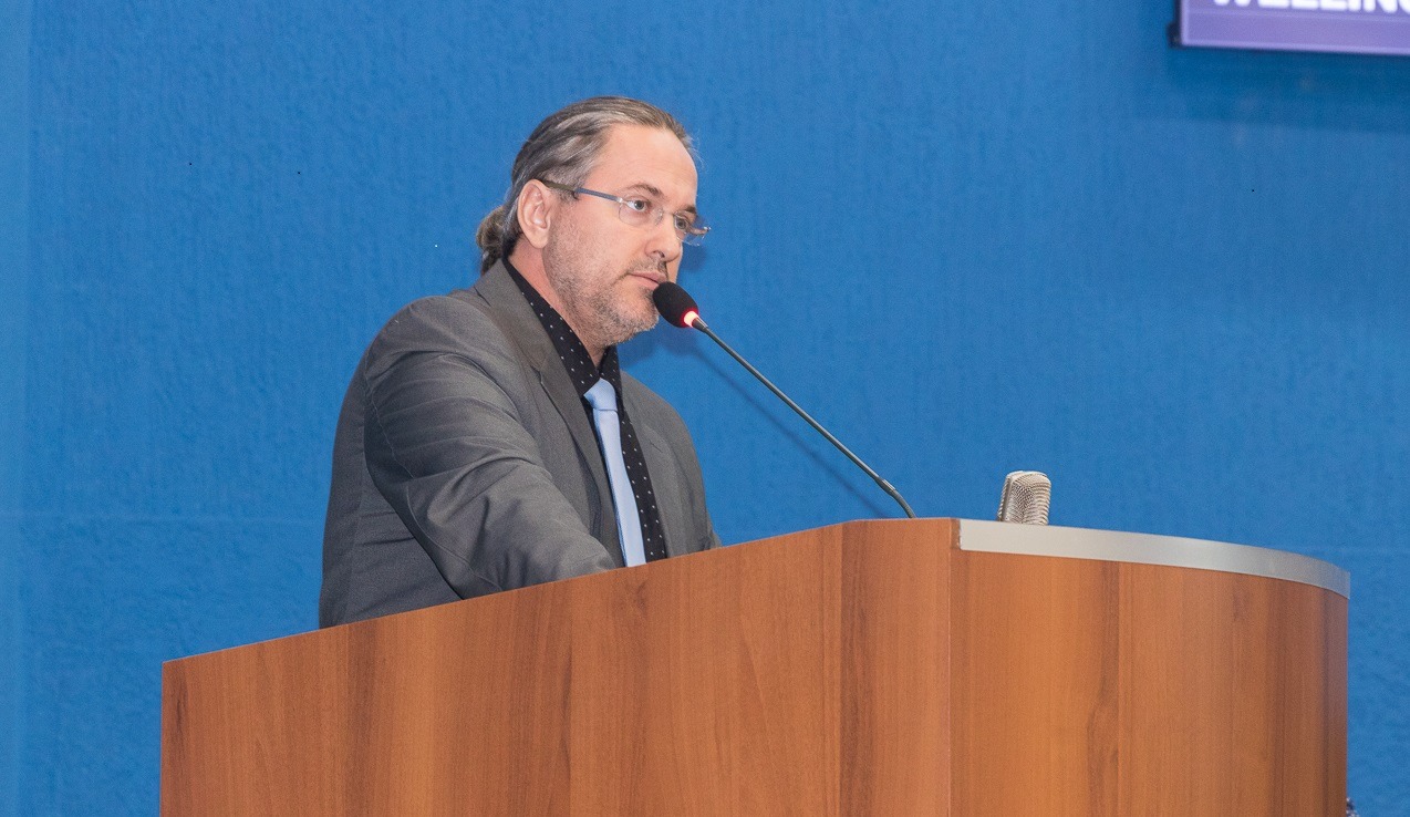 Vereador Professor Flodoaldo retirou assinatura do Projeto de Lei, mas votou pelo caráter de “Urgência” Foto: Divulgação.