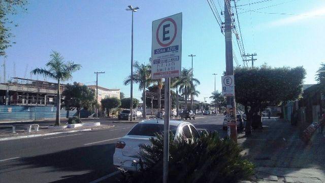 O erro de sinalização foi fotografado pelo motorista idoso. Foto: Divulgação Whatsapp