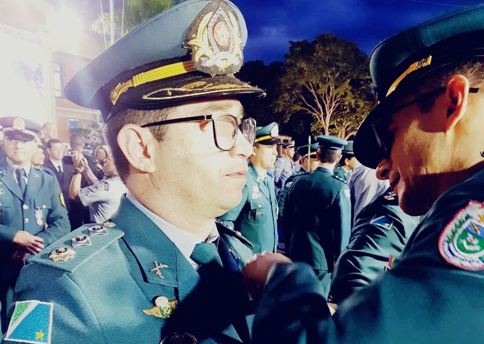 Major Ênio Soares, comandante de 2º Batalhão da Polícia Militar de Três Lagoas recebe Medalha Tiradentes. Foto: PMMS