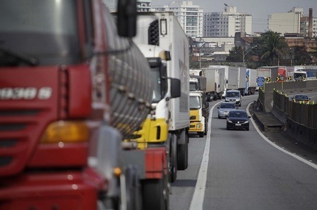 A greve foi antecipada nesta quinta-feira (18) data do novo aumento do diesel. Foto: Fotoarena/Folhapress