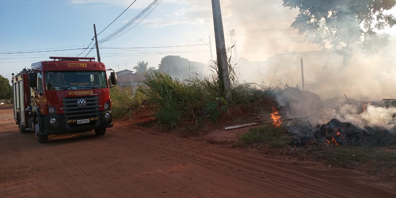 Incêndios ocorreram neste Domingo de Páscoa (21) na cidade de Três Lagoas. Foto: Assessoria CBTL/Rádio Caçula.