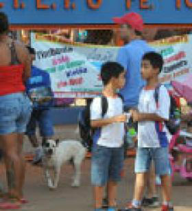 Foto: Álvaro Rezende/Correio do EstadoAlunos ainda usam uniforme e material de 2013