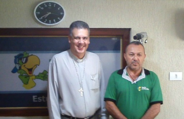 Dom Luiz Knupp e Ademir Firmino (apresentador do Programa Acorda Três Lagoas na Rádio Caçula)