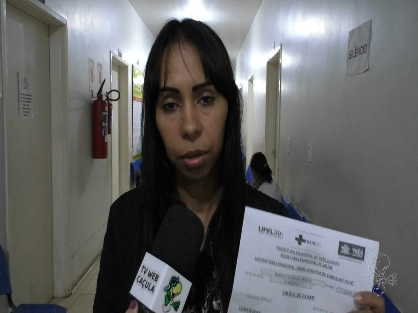 A dona de casa Tatiane Rocha de Souza esperou por mais de oito horas na UPA aguardou por mais de oito horas para atendimento médico para a filha de 8 anos. 