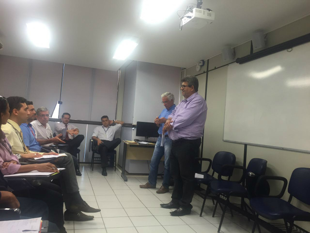 Reunião entre os sindicatos e comerciantes aconteceu no Senac. (Fotos: Lucas Gustavo/ Ana Carolina Kozara).