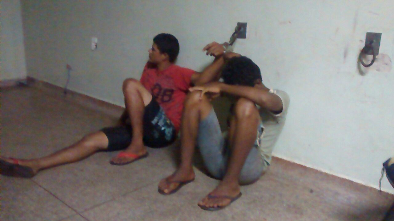 Jovens detidos (Foto Rádio Caçula)