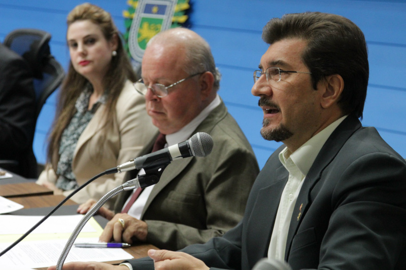 Deputada estadual Mara Caseiro (PTdoB); presidente do Conselho Estadual da Pessoa com Deficiência, Paulo Sérgio Moreno de Jesus; e deputado estadual Pedro Kemp (PT).