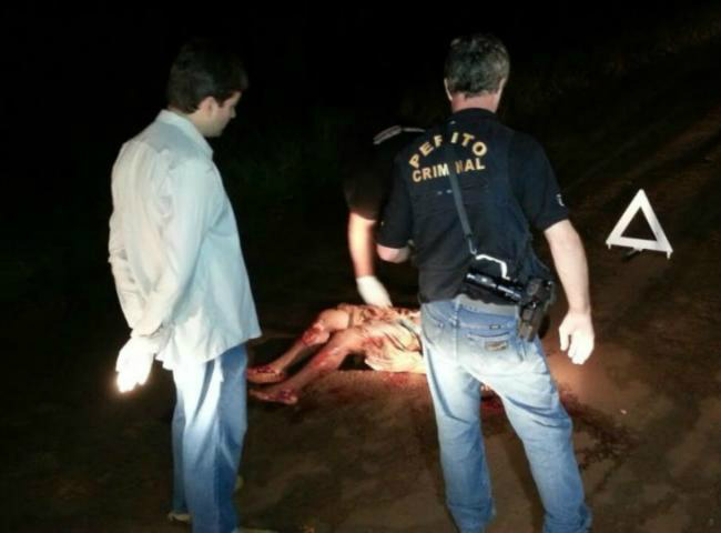 A vítima não foi identificada e deveria estar atravessando a pista quando foi atropelada (Foto:Vicentina Online)