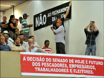 Foto: Valdenir Rezende / Correio do EstadoEntidades que representam pescadores foram à Assembleia protestar contra o projeto