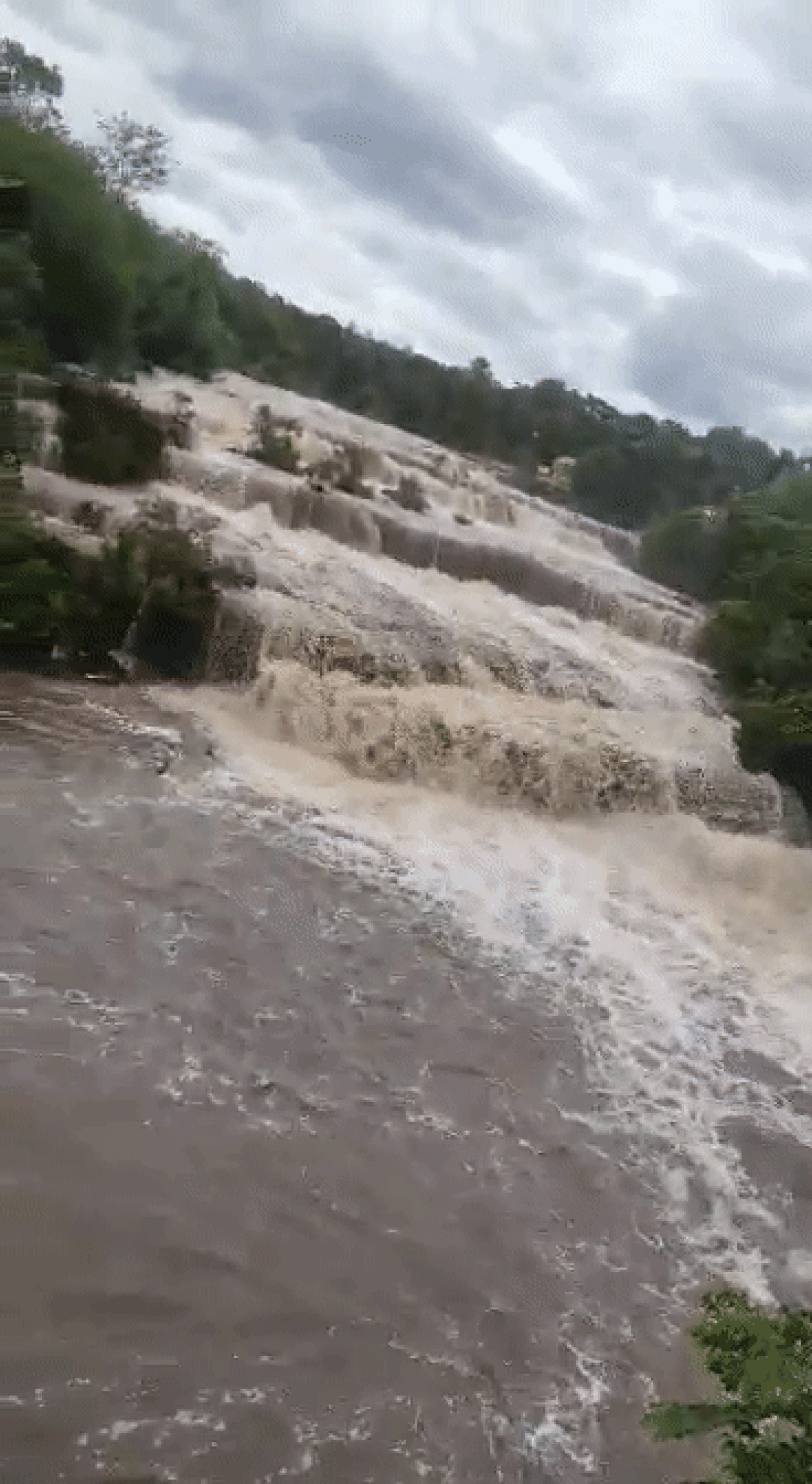 Balneário em Rio Verde de Mato Grosso (MS) registrou cheia nos rios após chuvas — Foto: Redes Sociais/Reprodução