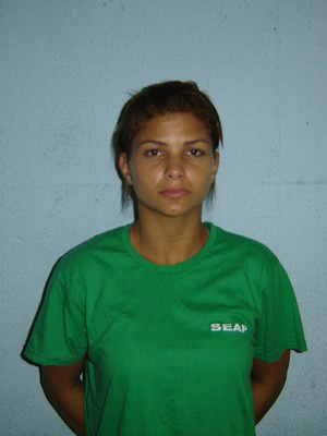 Foto: Seap divulgou foto de Danúbia Souza com uniformede presidiária (Foto: Divulgação Seap)