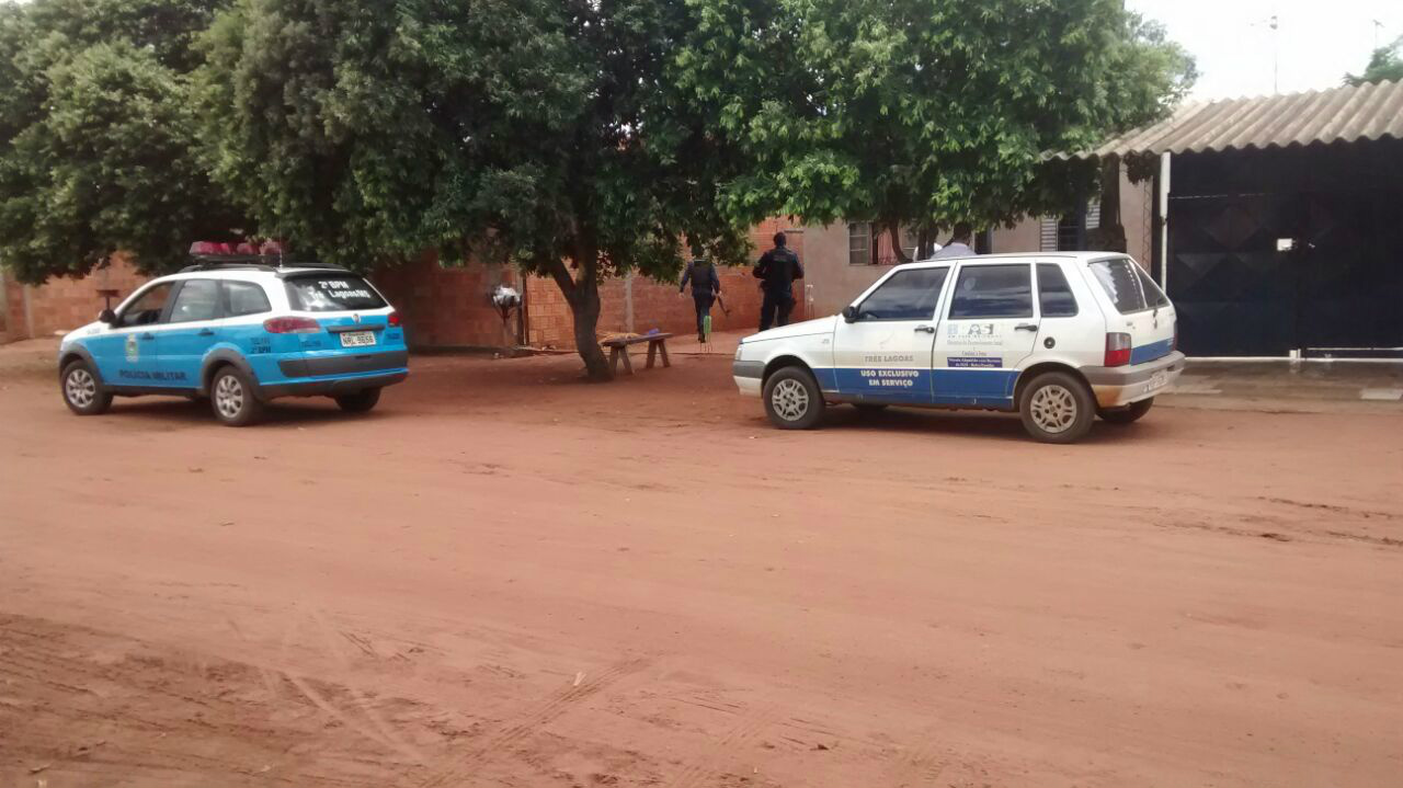 Momento da chegada do Conselho Tutelar. (Foto Rádio Caçula)