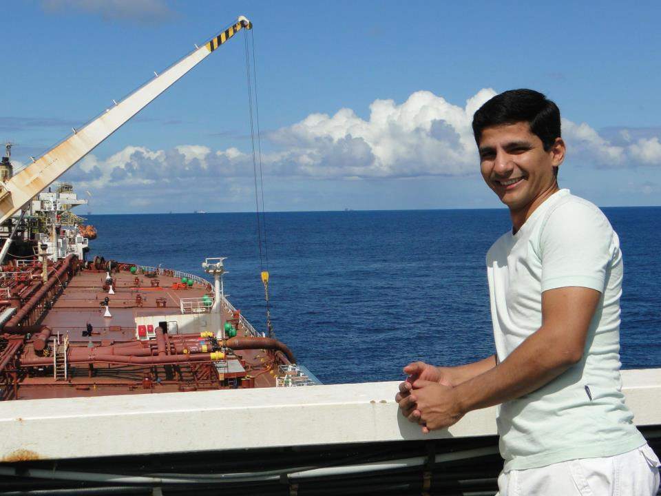 Eduardo Aragão trabalhava no navio no momento da explosão de uma caldeira. Foto: Reprodução Facebook.