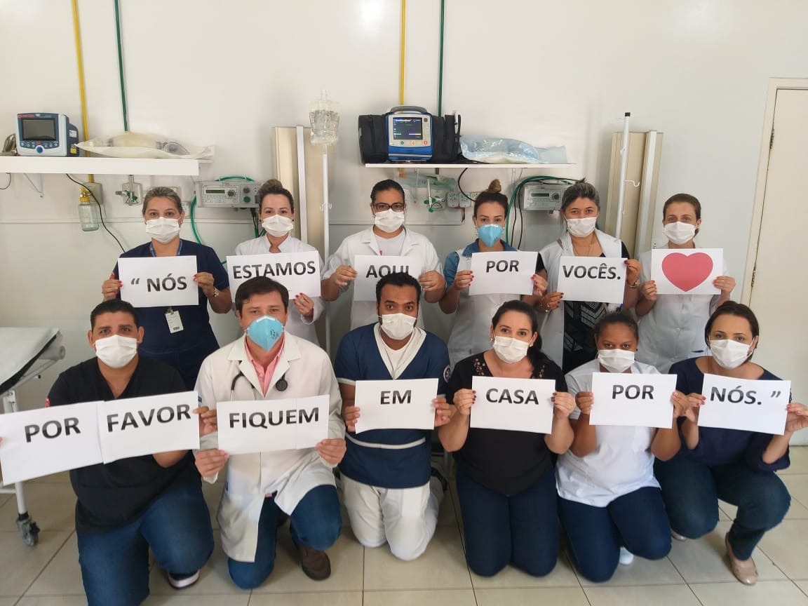 Essa é a Equipe da Unidade de Pronto Atendimento (UPA). Nós estamos aqui por vocês, por favor fiquem em casa por nós. Foto: UPA
