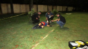 Peritos da Polícia fazem os primeiros levantamentos no local (Foto Silvio Dias MSaquinews