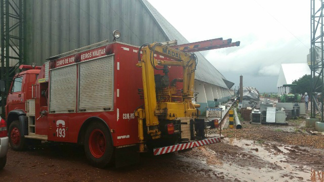 Corpo de Bombeiros foi até o local e homem já estava morto - Foto: Osvaldo Duarte