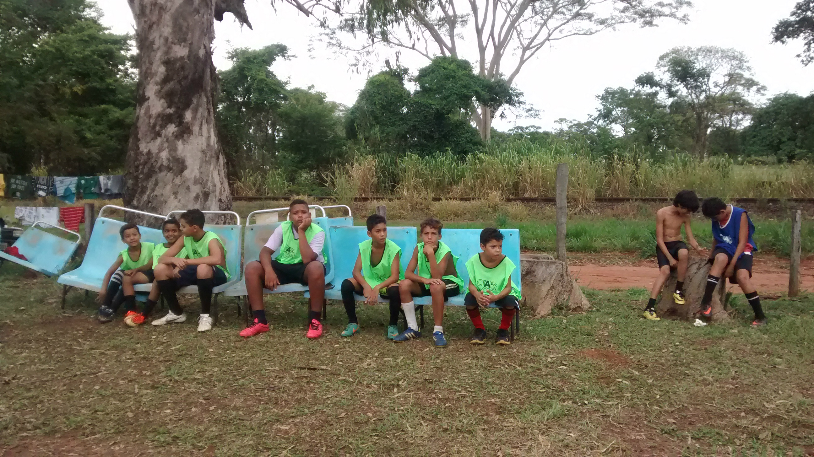  Alunos do Centro de Treinamento Avançado de Futebol Orestes Tibery Júnior são aprovados no Atlético Mineiro e Milan. Foto: Rádio Caçula