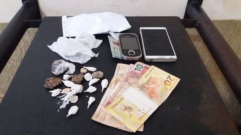 Drogas apreendidas no imóvel - Osvaldo Duarte/Dourados News