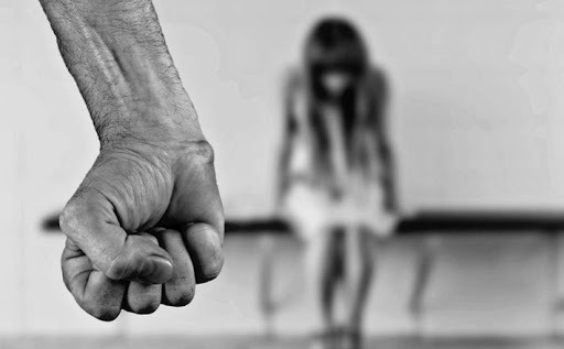 A vítima já tinha medidas protetivas contra o ex, o qual usa tornozeleira eletrônica por violência doméstica.