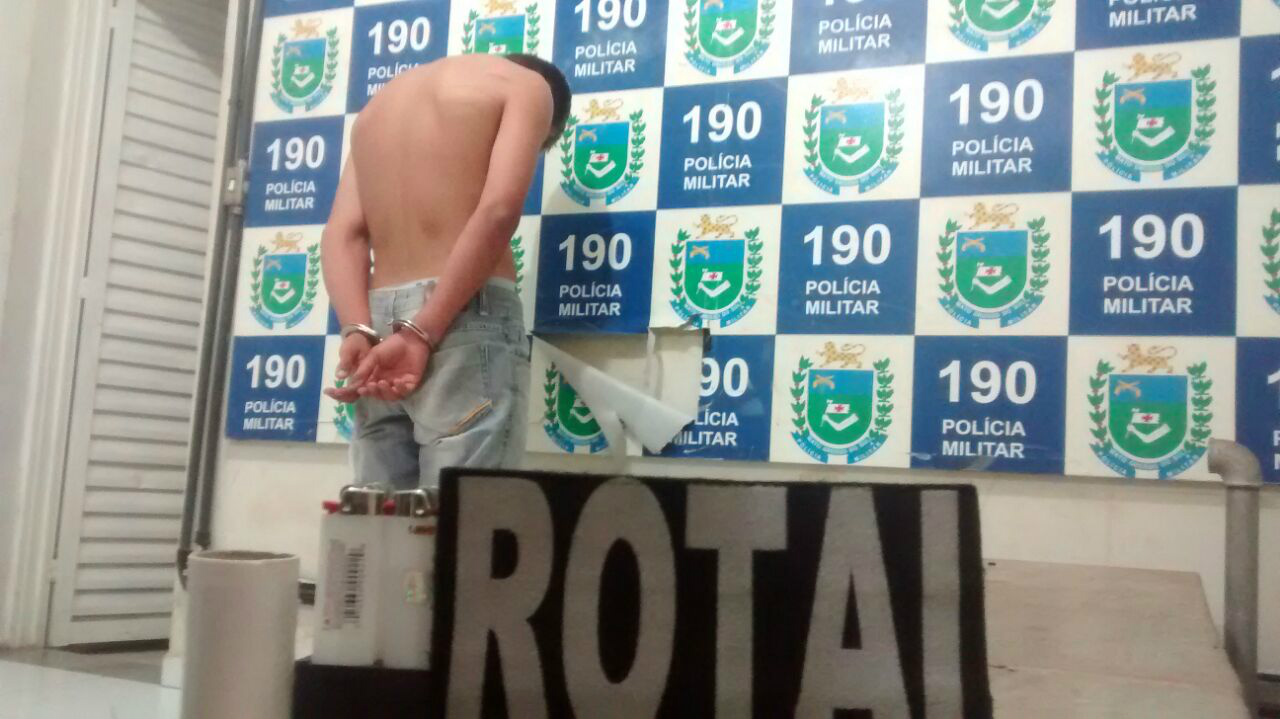 Jovem detido (Foto Rádio Caçula)