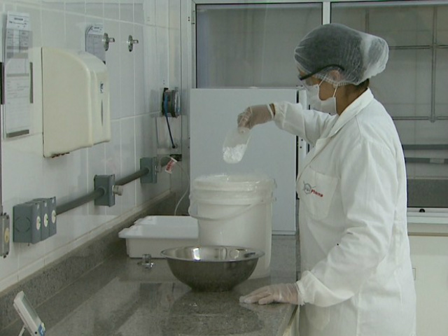 Princípio ativo da 'pílula do câncer' é produzido em laboratório em Cravinhos, SP (Foto: Alexandre Sá/EPTV)