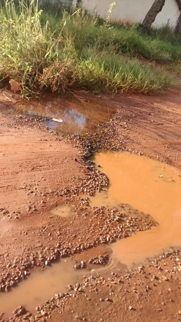 Segundo o morador, os buracos aparecem com frequência. Foto: enviada por internauta