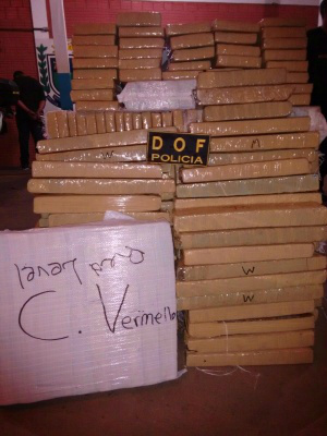 Flagrante ocorreu na noite de ontem e parte da maconha estava 'em nome' de grupo criminoso do RJ - Foto: Divulgação