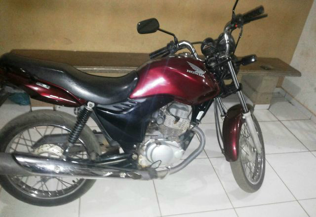A moto utilizada por R. R. V. S. de 19 anos, ficou retida e foi encaminhada ao pátio do CIRETRAN.