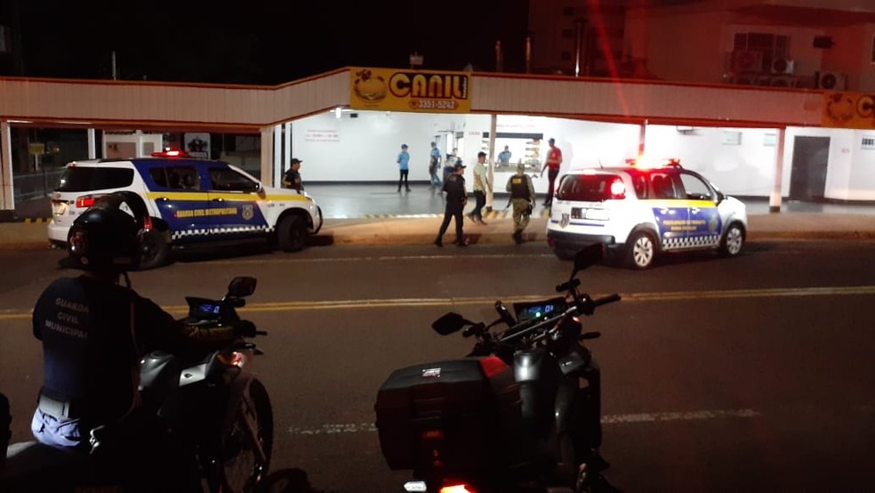 Orientação para fechamento de estabelecimento no toque de recolher — Foto: Prefeitura de Campo Grande/Divulgação