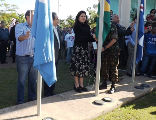 A Senadora Federal Simone Tebet (PMDB), esteve em Três Lagoas, prestigiando o Desfile Cívico. 