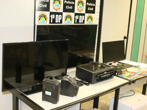 Parte dos equipamentos apreendidos em Campo Grande (Foto: Graziela Rezende/G1 MS)