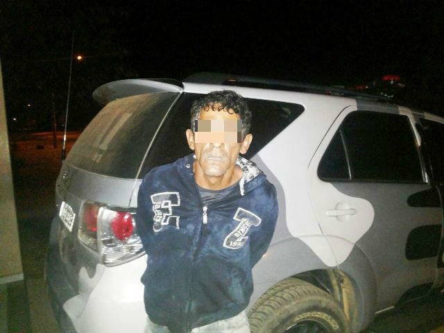 Homem tenta subtrair bateria de caminhão que estava estacionado e  é rapidamente localizado pela polícia.