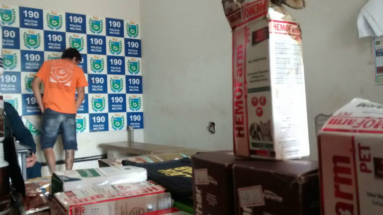 Produtos furtados (Foto: Rádio Caçula)