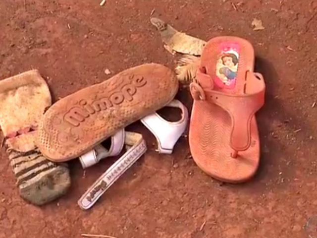 Chinelo da vítima encontrado próximo a sua residência em aldeia indígena (Foto: Reprodução/TV Morena)