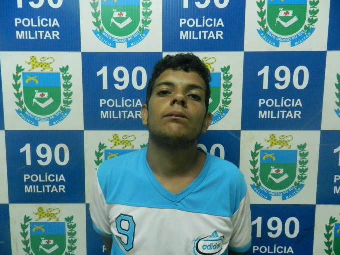 Rodrigo Albuquerque Souza (23) foi abordado pelos policias militares da ROTAI enquanto era feita rondas ostensivas pela Rua Taufic Farran.Foto:Rádio Caçula