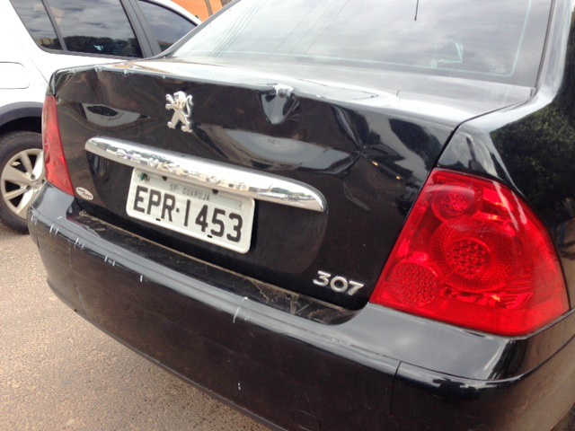 A parte de trás do carro seria arrumado pelo dono