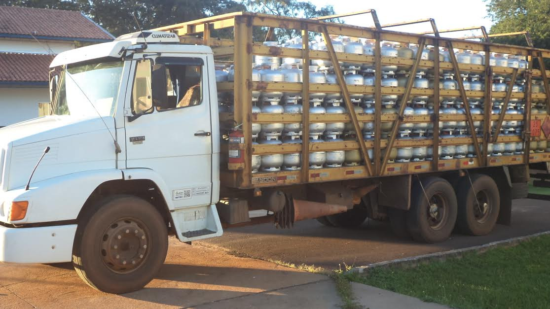 O caminhão e a carga foram apreendidos pela PMA de Três Lagoas. 