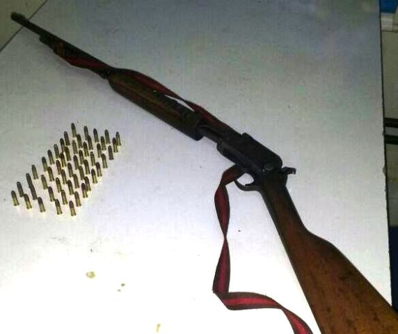 A arma juntamente com 50 munições foram encontradas em um fundo falso do veículo. Foto: Divulgação