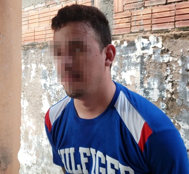 O homem era dono de uma loja de roupas na rua Bernardino Mendes, que utilizava como fachada para comercialização de entorpecente em um grande fluxo de vendas - Foto: Fábio Campos / Rádio Caçula