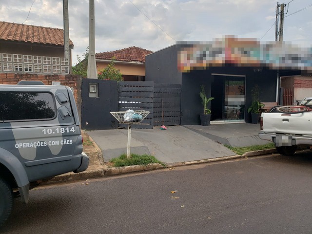 Loja de roupas era fachada para o comércio de entorpecente na região - Foto: Fábio Campos / Rádio Caçula