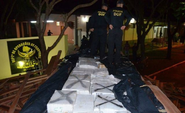 Foto: DivulgaçãoA droga estava escondida num caminhão Mercedes Benz