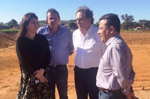 Simone Tebet, Eduardo Rocha, Waldemir Moka e Luciano Dutra durante vistoria nas obras do Hospital