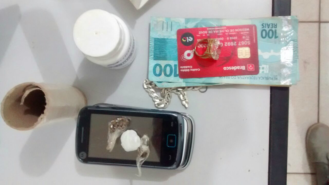 Drogas apreendidas (Foto Rádio Caçula)