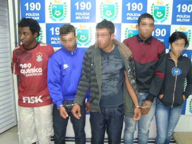 Dono da droga à esquerda na foto